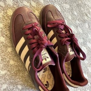 Burgundy sambas